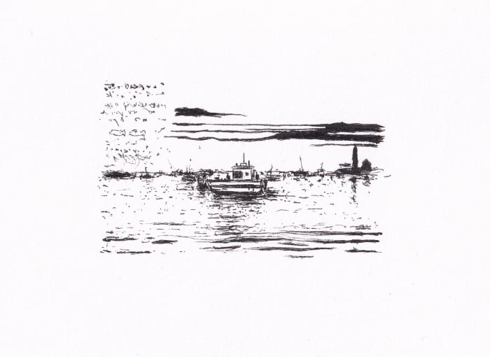 Skizze – Die Schwarz-Weiss-Zeichnung zeigt den Thunersee, mit Boot auf dem Wasser, umgeben von weiteren Schiffen und einer unscharfen Skyline – Schwarz-Tinte auf Papier