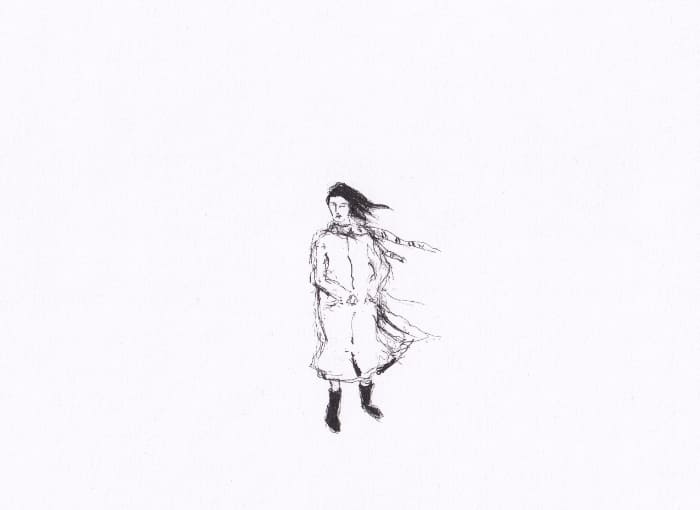 Skizze – Die einfache Schwarz-Weiss-Skizze zeigt eine Frau in einem wehenden Mantel – Schwarz-Tinte auf Papier