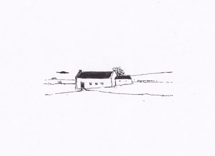 Eine skizzenhafte Zeichnung zeigt ein einfaches Haus in einer weitläufigen, flachen Landschaft, die ein Gefühl von Einsamkeit und Ruhe vermittelt. – Schwarz-Tinte auf Papier