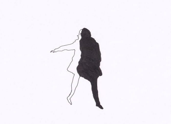 Skizze – Eine minimalistische Zeichnung zeigt eine weibliche Figur, deren eine Hälfte mit einem durchgezogenen Linienstrich und die andere Hälfte mit dunkler, flächiger Tusche dargestellt ist und eine faszinierende Dichotomie von Form und Schatten erzeugt – Schwarz-Tinte auf Papier
