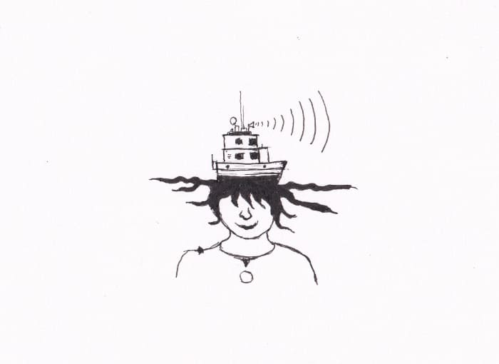 Skizze – Ein Mann mit einem Schiff auf dem Kopf, von dem Funksignale ausgehen. Die Haare des Mannes scheinen sich zu Wellen oder Tentakeln zu entwickeln – Schwarz-Tinte auf Papier