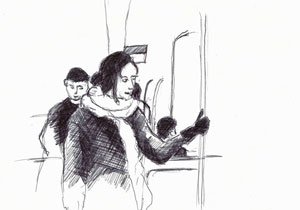 Frau mit Schal im STI Bus Spiez Thun