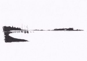 Schwarz-Weiss-Skizze zeigt eine ruhige Seelandschaft und einer fernen Baumgruppe, die eine friedliche Atmosphäre ausstrahlt