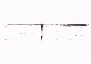 Eine einsame Figur steht am Ufer mit Spiegelung.