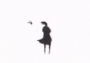 Ein Vogel fliegt und eine Frau steht im Wind